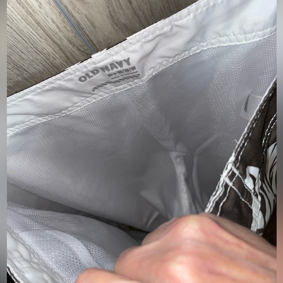 Old Navy Brown & White Floral Surf Shorts Lined Cargo Pocket Tie Front Sz M - Picture 7 of 11